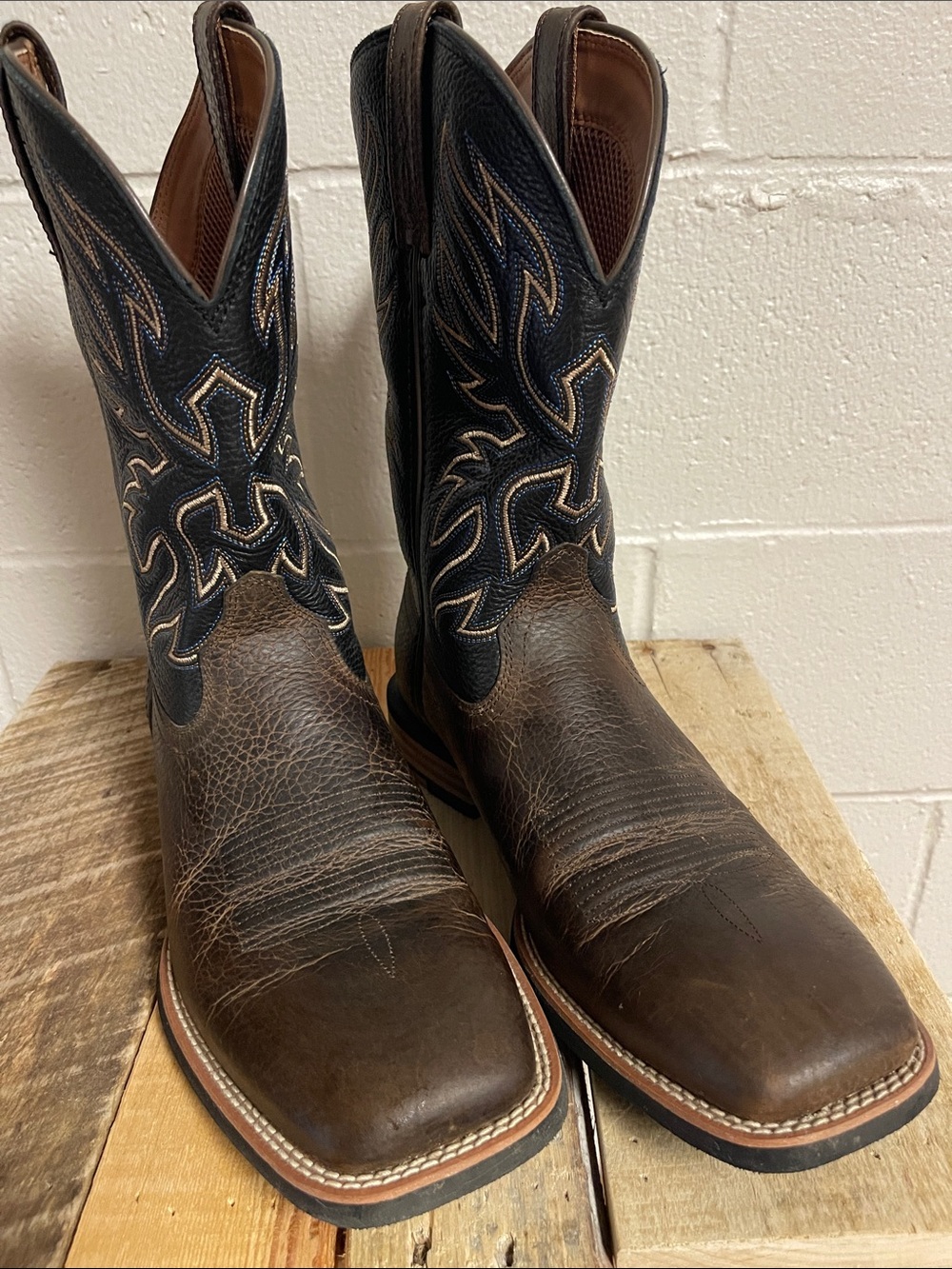 Ariat Brown Leather Cowboy Boots with Black Embroidered Shaft